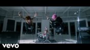 マシン・ガン・ケリーがブリング・ミー・ザ・ホライズンをゲストに迎えた新曲「maybe」のミュージック・ビデオを公開