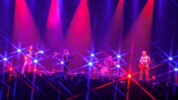 公式ライヴ・レポート：カーディガンズ、SWEDISH POP CARNIVAL 東京初日 10月13日東京ガーデンシアター