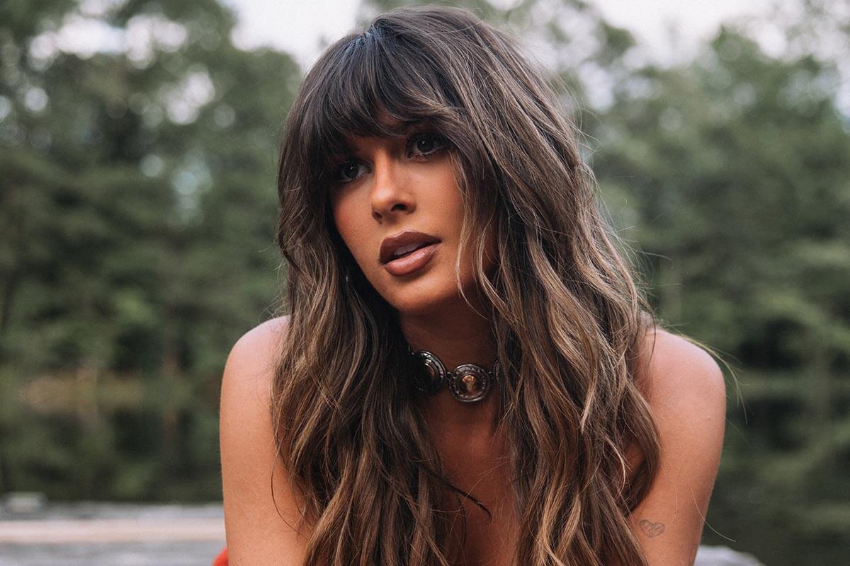 エラ・ラングレー、カントリー界で最も注目される若手女性シンガー