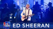エド・シーランが米テレビ番組に出演し披露した最新曲「Celestial」のパフォーマンス映像が公開