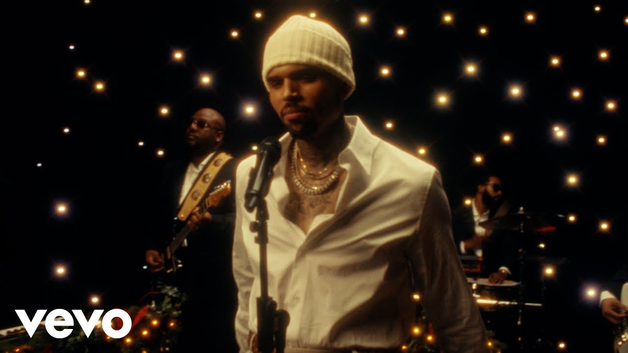 クリス・ブラウンが最新アルバムにクリスマス・ソング2曲を追加したデラックス盤『BREEZY - It's Giving Christmas』をリリース！追加曲ミュージック・ビデオを公開