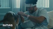 バッド・バニーが最新アルバムからボンバ・エステレオとのコラボ曲「Ojitos Lindos」のミュージック・ビデオを公開