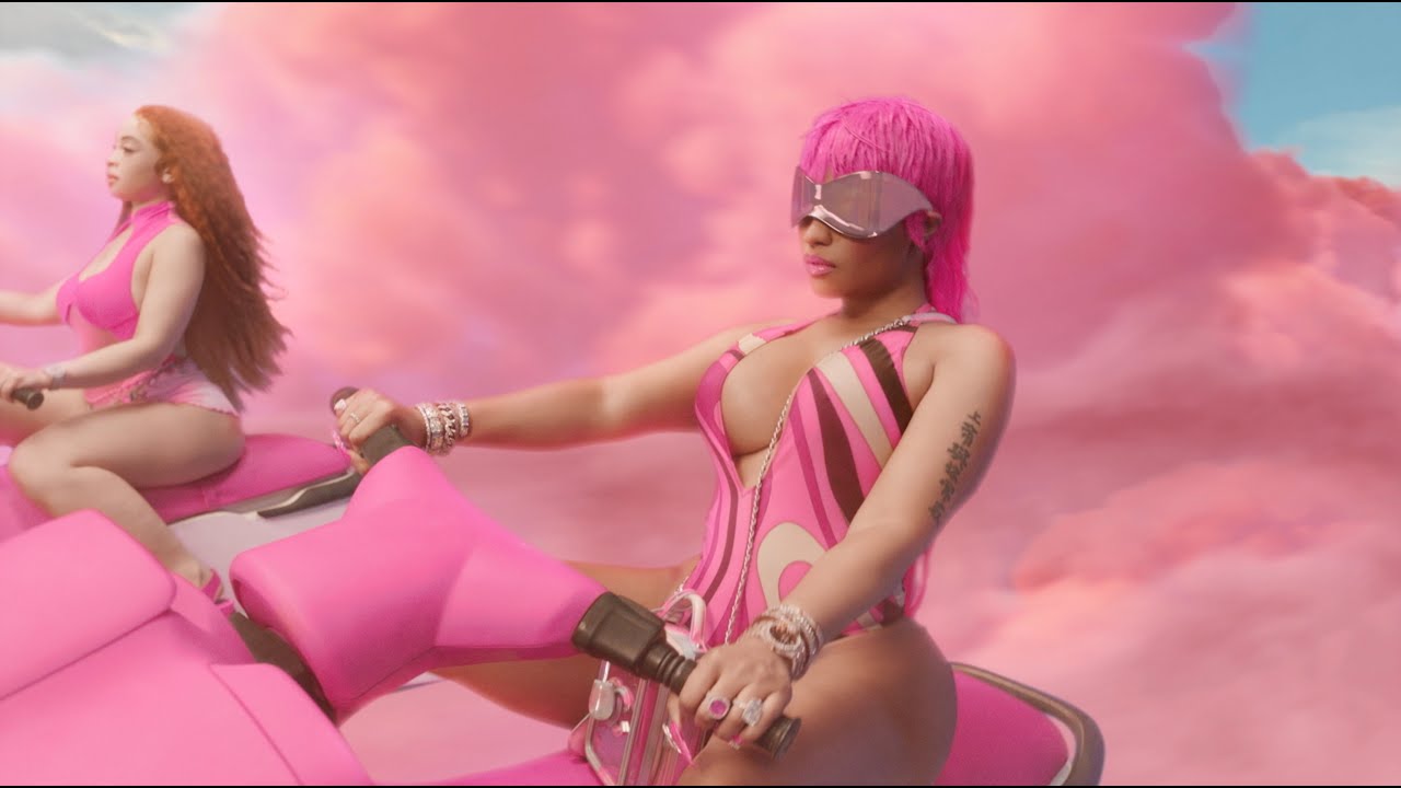 ニッキー・ミナージュがアイス・スパイスと共に映画『バービー』サウンドトラック・アルバムから新曲「Barbie World (with Aqua)」のミュージック・ビデオを公開