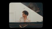 ジョシュア・バセット、愛で困難を乗り越えることがテーマの最新シングル「Just Love」のミュージック・ビデオを公開