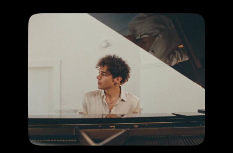 ジョシュア・バセット、愛で困難を乗り越えることがテーマの最新シングル「Just Love」のミュージック・ビデオを公開
