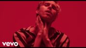 5SOSのLuke Hemmingsが新曲「Motion」のミュージック・ビデオを公開