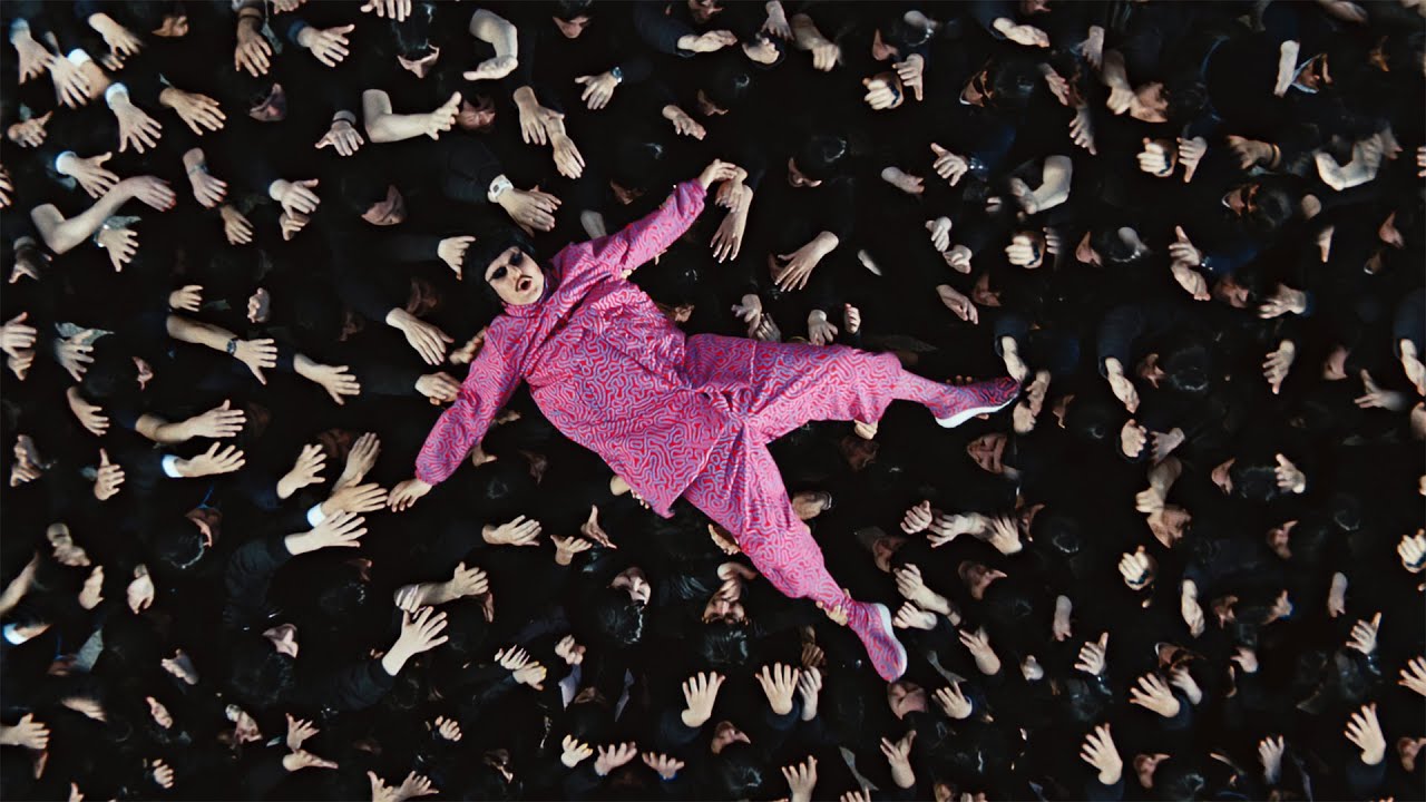 オリバー・ツリーが9/29に新作アルバム『Alone In A Crowd』をリリースすることを発表！新曲「Bounce」のミュージック・ビデオを公開