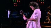 クイーンが1986/7/27にブダペストで行った公演から「A Kind Of Magic」のライヴ・ビデオを公開