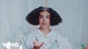 Alessia Caraが新曲「Sweet Dream」のミュージック・ビデオを公開