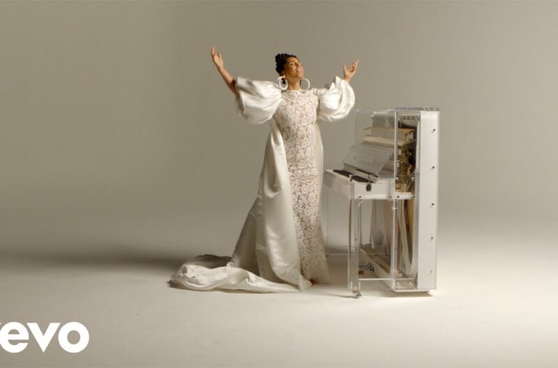 アリシア・キーズが映画『カラーパープル』のサウンドトラックに提供した「Lifeline」のミュージック・ビデオを公開