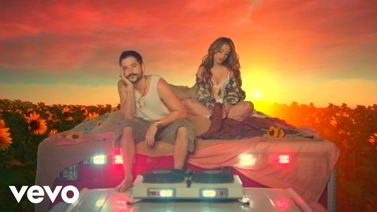 カミロがカミラ・カベロとのコラボによる新曲「Ambulancia」のミュージック・ビデオを公開