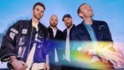 コールドプレイがリリースしたばかりの新曲「feelslikeimfallinginlove」のミュージック・ビデオを公開
