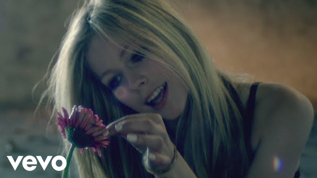 Avril Lavigne「Wish You Were Here」の洋楽歌詞カタカナ・YouTube動画・解説まとめ