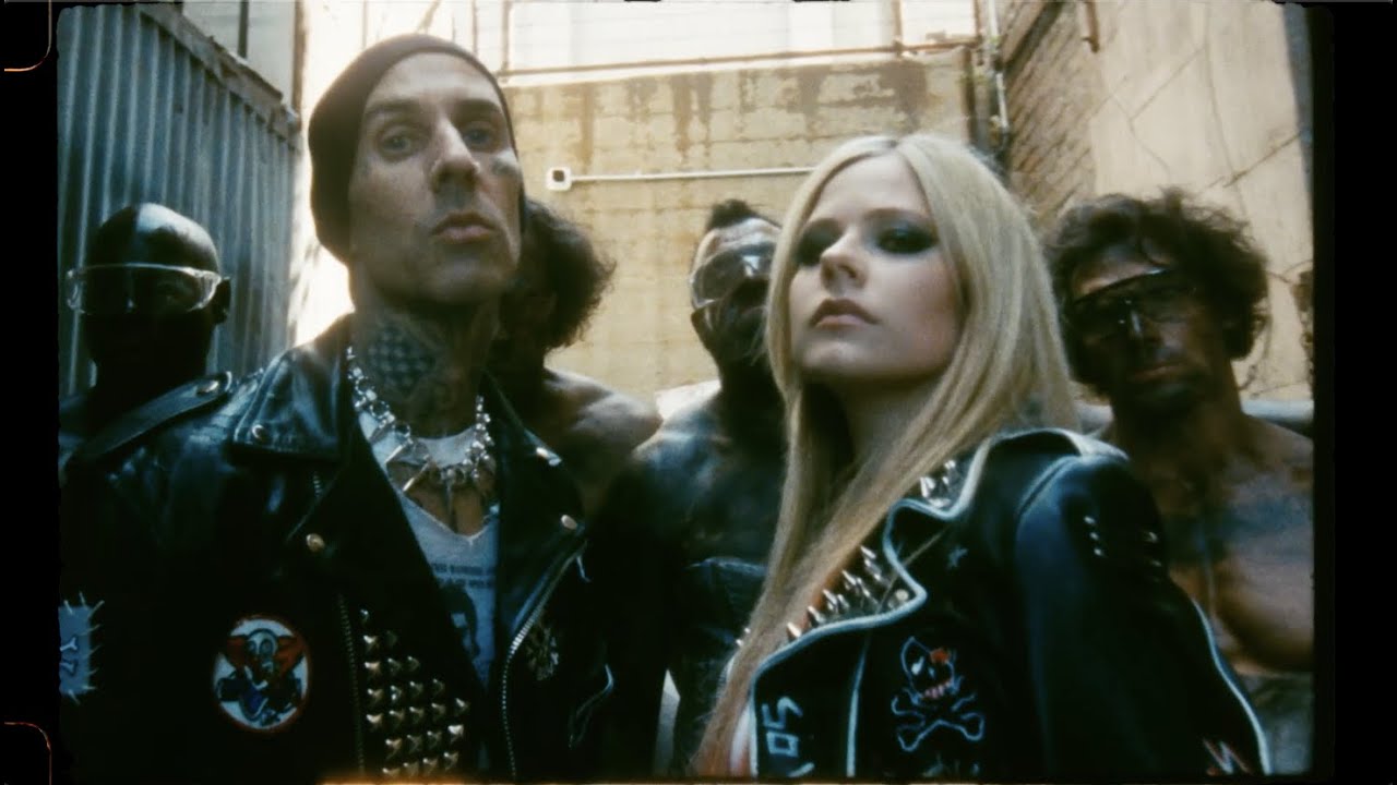 Avril Lavigneが新曲「Bite Me」のミュージック・ビデオを公開！人気テレビ番組パフォーマンス映像も公開