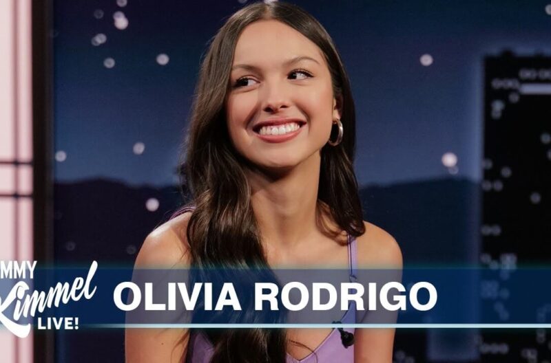 オリヴィア・ロドリゴが米人気番組に出演し、最新アルバムから「Ballad of a Homeschooled Girl」のパフォーマンスを行った際の映像を公開