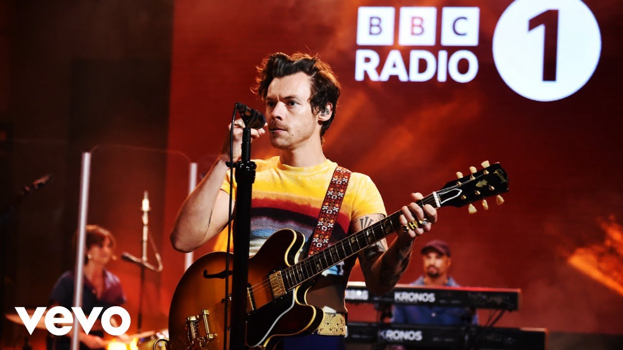 ハリー・スタイルズがBBC Radio 1のライヴ・ラウンジで披露した「Forget Me」のパフォーマンス映像が公開