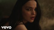 ダヴ・キャメロンが12/1リリースのデビュー・アルバムから「Sand」のミュージック・ビデオを公開