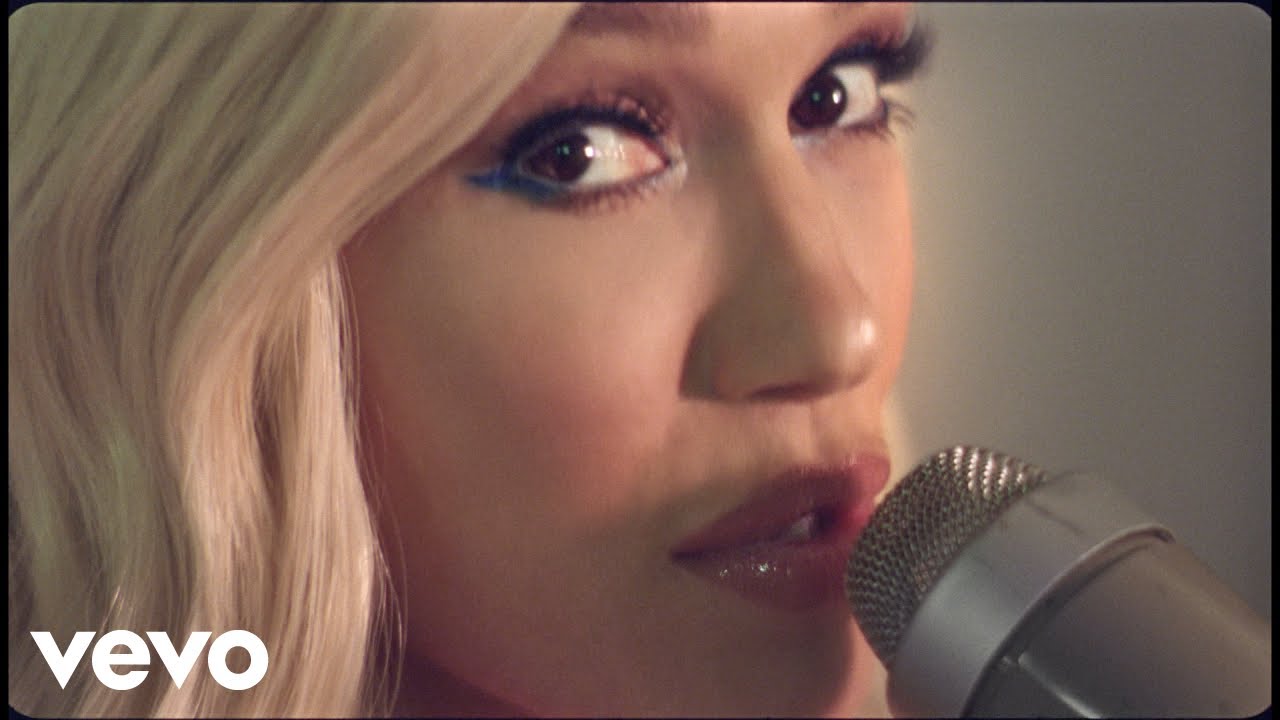 Gwen Stefaniが最新曲「Slow Clap」のミュージック・ビデオを公開