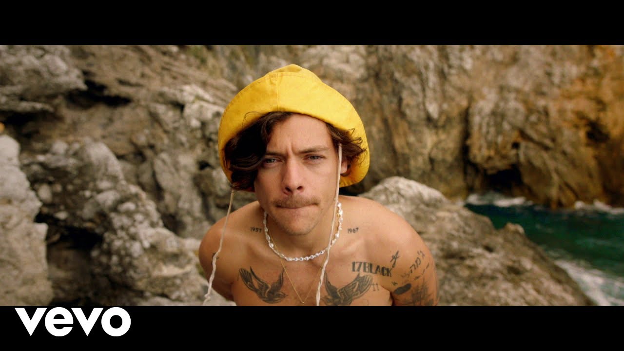 Harry Stylesが最新アルバムから新曲「Golden」のミュージック・ビデオを公開