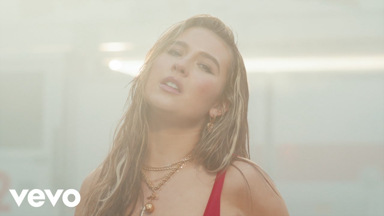 ミミ・ウェッブが新曲「House On Fire」のミュージック・ビデオを公開