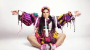 イスラエル発ポップ音楽界のトレイルブレイザー、ネッタが新曲「I Love My Nails」のリリック・ビデオを公開