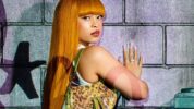 話題のラッパーアイス・スパイスが7/26リリースのデビュー・アルバム『Y2K!』から新曲「Phat Butt」のミュージック・ビデオを公開