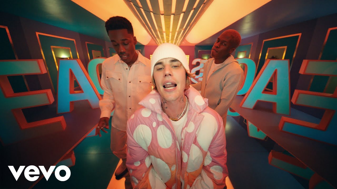 Justin Bieberが最新アルバムからDaniel Caesar、Giveonを迎えた新曲「Peaches」のミュージック・ビデオを公開