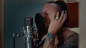 リンキン・パークが未発表曲「Friendly Fire」のミュージック・ビデオを公開！4/12にシングル・コレクション『Papercuts』のリリースも発表！