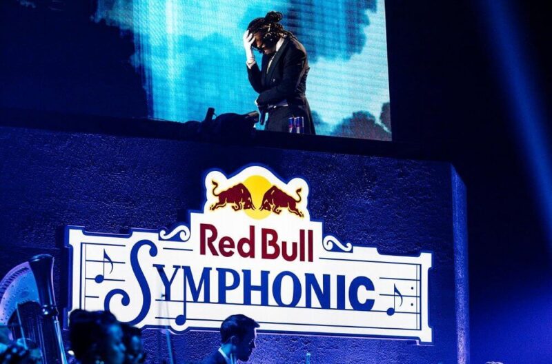 メトロ・ブーミンがドルビー・シアターで行われた『Red Bull Symphonic』でのフル・パフォーマンス映像を公開