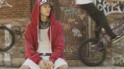 マシン・ガン・ケリーが新曲「BMXXing」のミュージック・ビデオが公開