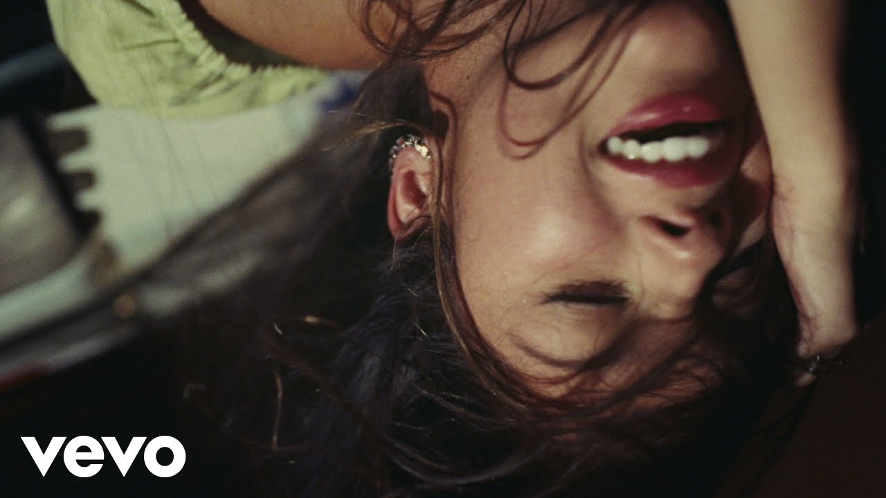 Olivia Rodrigoがデビュー曲「drivers license」のミュージック・ビデオを公開