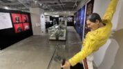 クイーン、42年ぶりの北海道公演を記念して札幌PARCOにて“QUEEN展 in Sapporo”が開催中。貴重な直筆アンケート、クイーンへのメッセージボードなどを展示