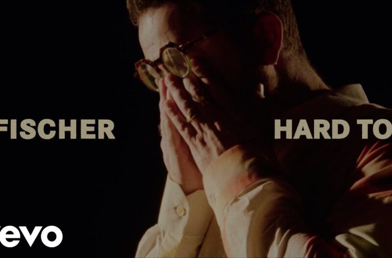 サム・フィッシャーが12/1リリースのデビュー・スタジオ・アルバムから新曲「Hard to Love」のミュージック・ビデオを公開