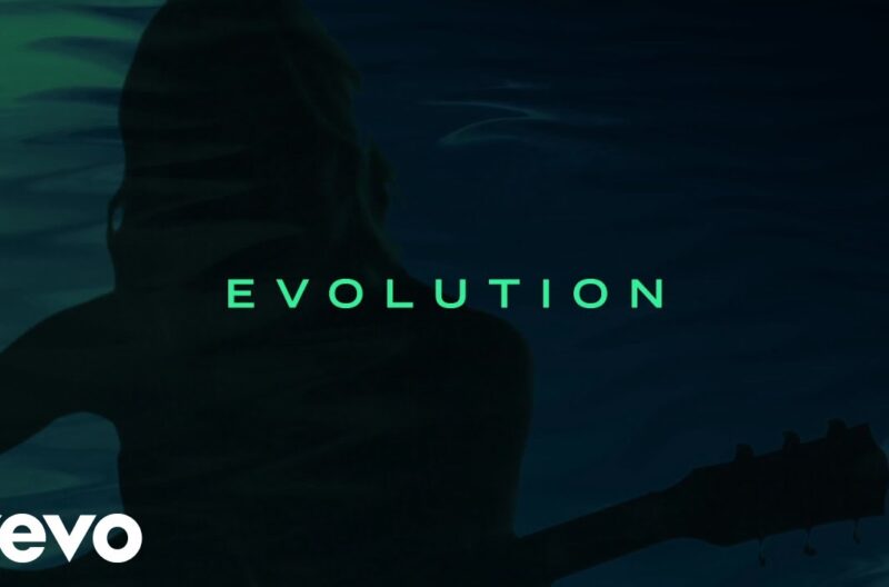 シェリル・クロウが3/24リリースの新作アルバムからタイトル曲「Evolution」のリリック・ビデオを公開