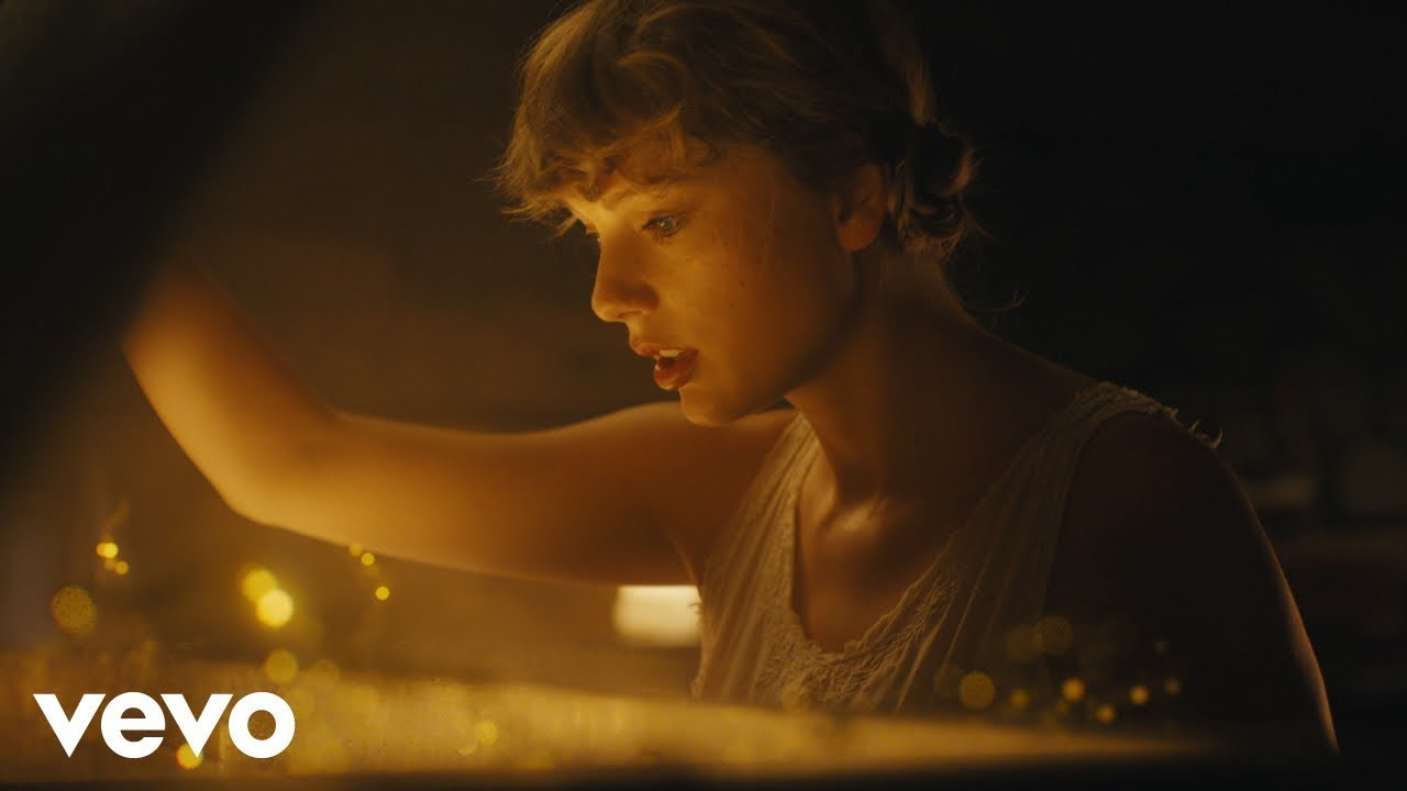 Taylor Swiftが新曲「cardigan」のミュージック・ビデオを公開