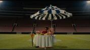 The Weekndがハーフタイムショーに向け「最後の晩餐」スタイルを準えたプロモーション・ビデオを公開