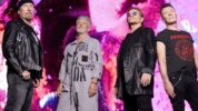 U2、新曲「Atomic City」のリミックス・ヴァージョンがリリース。ラスベガス公演の“ターンテーブル”ステージについて、ブライアン・イーノのコメント日本語訳も公開