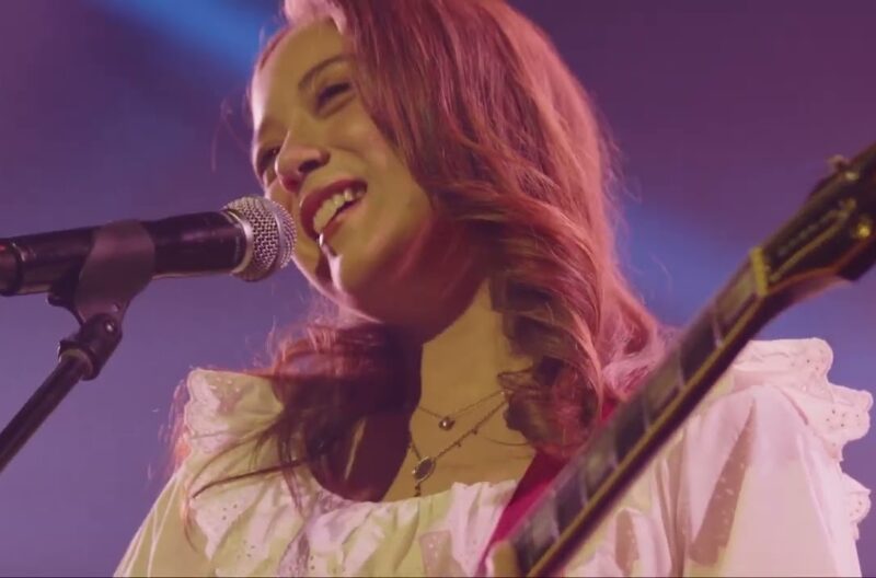初のグラミー賞受賞を果たしたレイヴェイが昨年マニラで行った公演から「Valentine」のライヴ・ビデオを公開